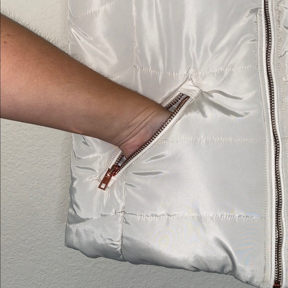 🎱Buckle day trip cream puffer vest! - Picture 6 of 8